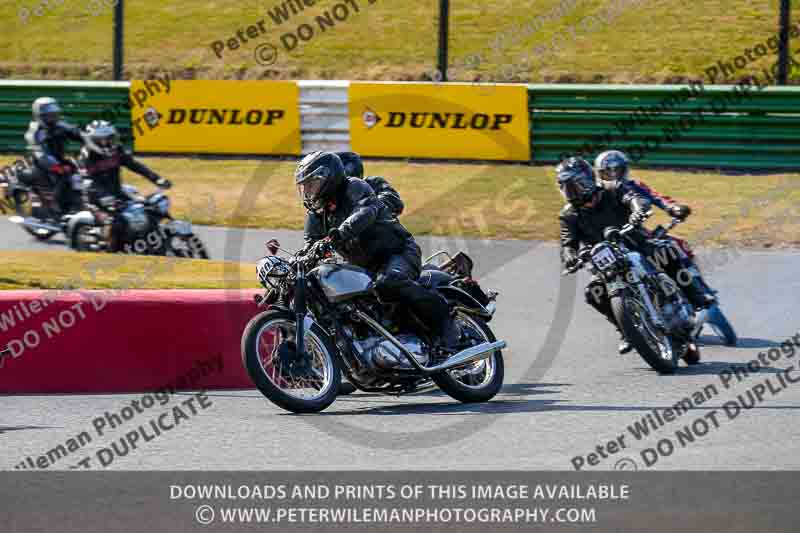 Vintage motorcycle club;eventdigitalimages;mallory park;mallory park trackday photographs;no limits trackdays;peter wileman photography;trackday digital images;trackday photos;vmcc festival 1000 bikes photographs